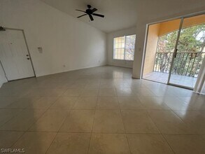 4690 Saint Croix Ln, Unit 431 in Naples, FL - Foto de edificio - Building Photo