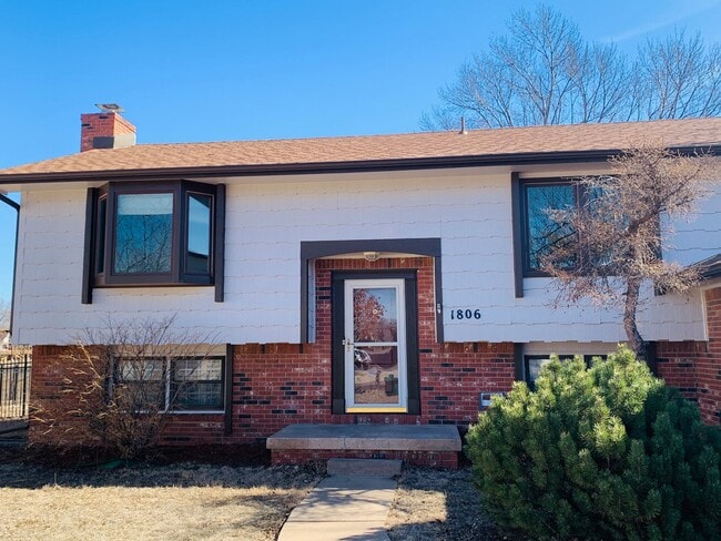 1806 S White Oak Cir in Wichita, KS - Building Photo - Building Photo
