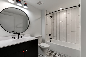 210 E Grace St in Richmond, VA - Foto de edificio - Building Photo