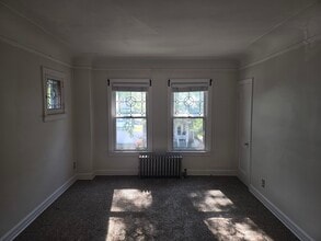 920 Beaconsfield Ave, Unit 2S in Grosse Pointe Park, MI - Foto de edificio - Building Photo