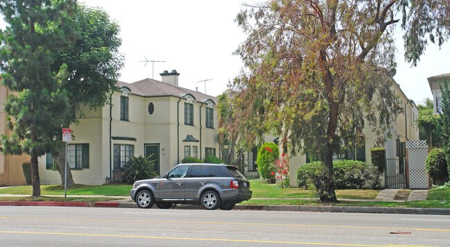 6504 W Olympic Blvd in Los Angeles, CA - Foto de edificio - Building Photo