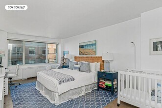 340 E 64th St in New York, NY - Building Photo - Building Photo