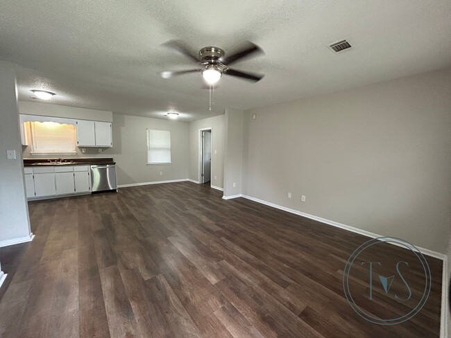 993 White Cir in Hinesville, GA - Building Photo - Building Photo