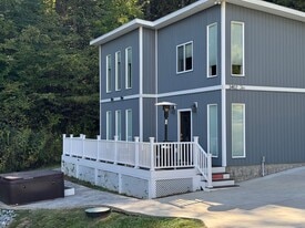 3402 Birds Creek Rd in Sevierville, TN - Building Photo