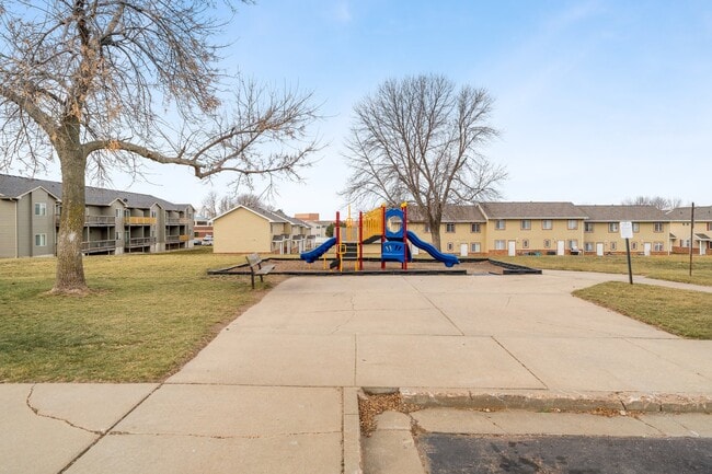 East Pointe Townhomes in Sioux Falls, SD - Foto de edificio - Building Photo