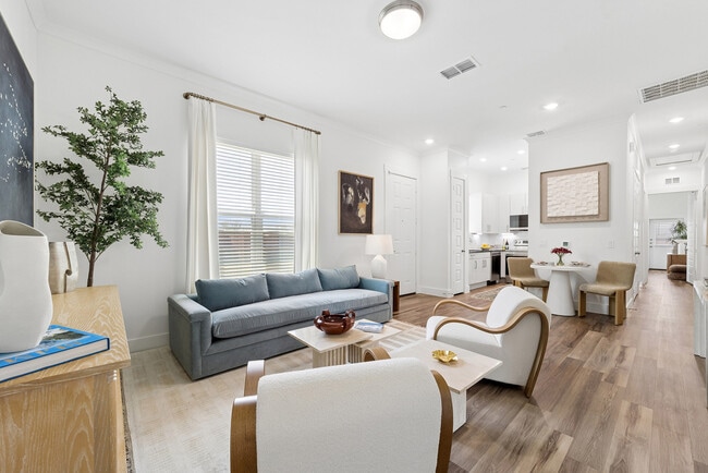 Luxe of Denton in Denton, TX - Foto de edificio - Building Photo