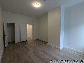 1079 Commonwealth Ave in Boston, MA - Building Photo - Building Photo