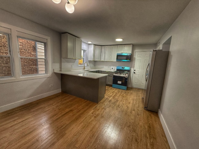 1619 E 74th Pl
