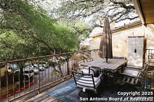 8642 Fredericksburg Rd in San Antonio, TX - Building Photo