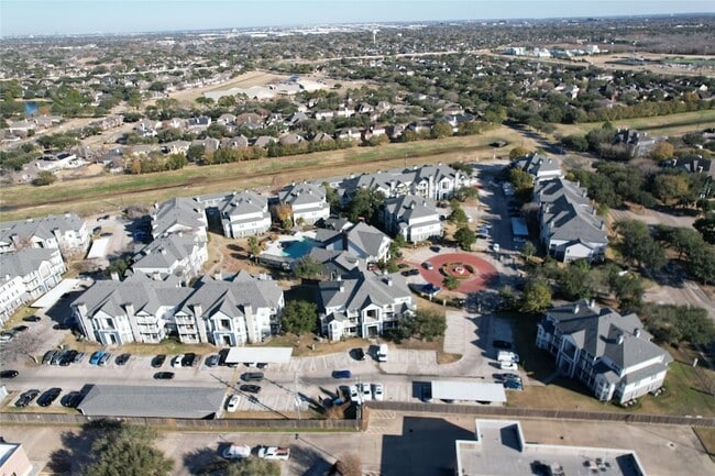 15000 W Airport Blvd, Unit B2 in Sugar Land, TX - Building Photo - Building Photo