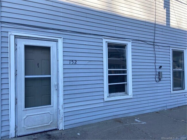 162 High St-Unit -B in Sprague, CT - Building Photo - Building Photo
