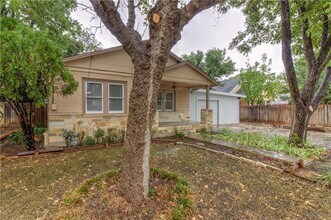 607 E 15th St in Georgetown, TX - Building Photo - Building Photo