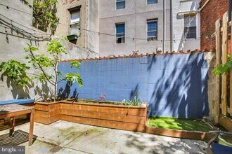1121 Montrose St in Philadelphia, PA - Building Photo - Building Photo