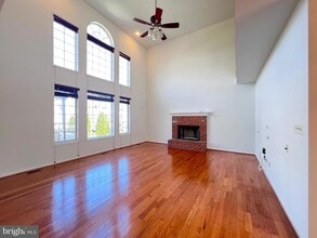 42464 Unicorn Dr in Chantilly, VA - Building Photo - Building Photo