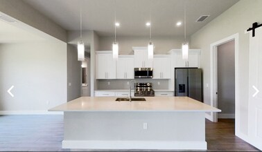205 NW 22nd Ct in Cape Coral, FL - Building Photo - Building Photo