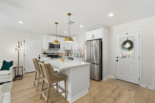 property at 712 E Kuehn St