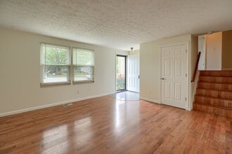 651 Dovalon Pl in Galloway, OH - Building Photo - Building Photo