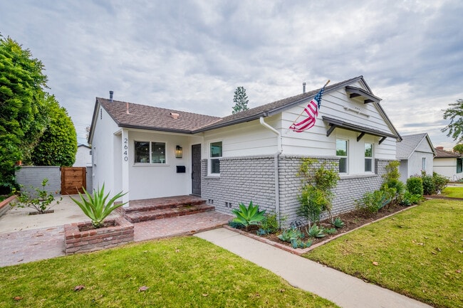 2640 N Buena Vista St in Burbank, CA - Building Photo - Building Photo