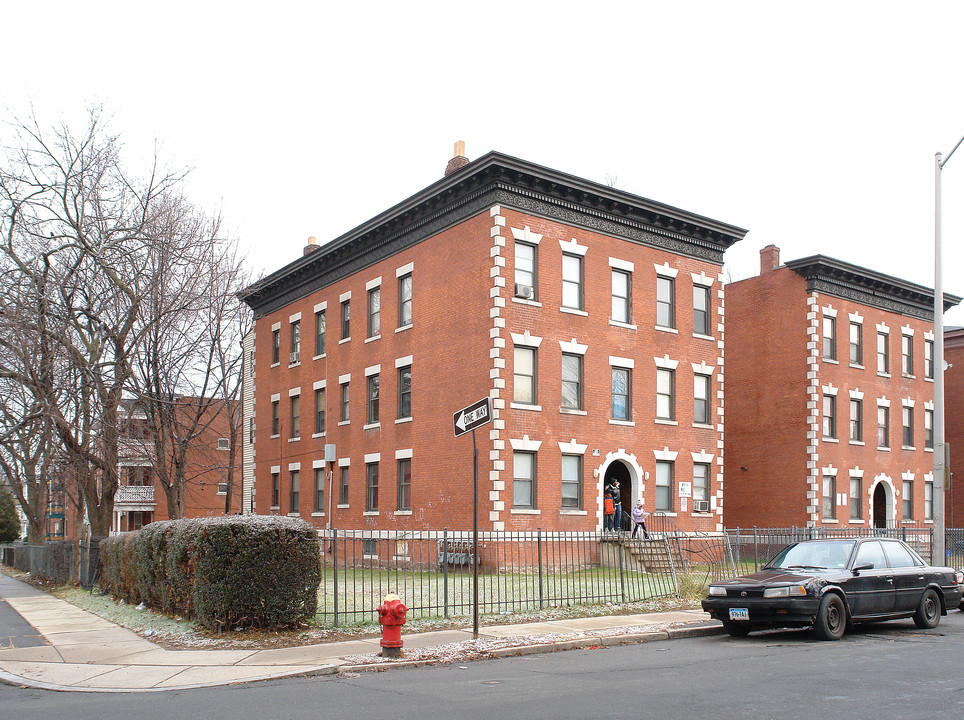 166 Homestead Ave in Hartford, CT - Building Photo