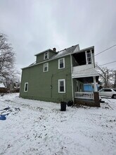 16301 Huntmere Ave in Cleveland, OH - Foto de edificio - Building Photo