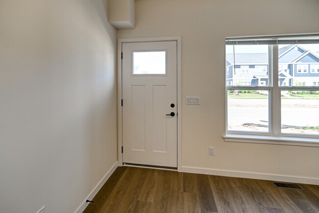 4873 Lacy Rd in Fitchburg, WI - Foto de edificio - Building Photo