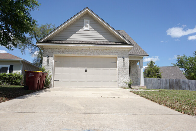 property at 200 Ladue Ave