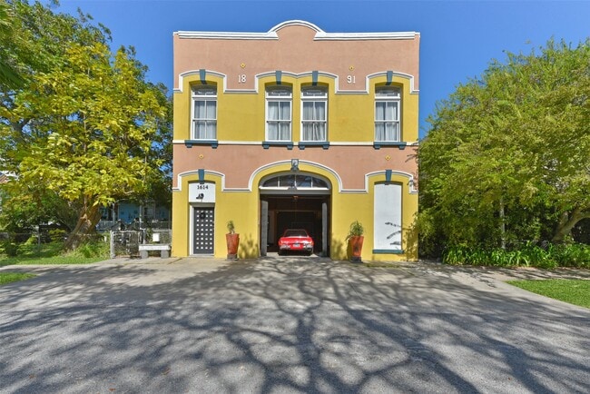 1614 Avenue K in Galveston, TX - Building Photo - Building Photo