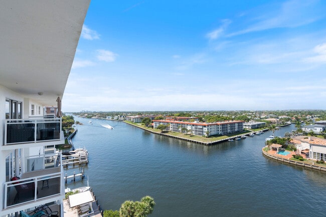 1160 Hillsboro Mile in Hillsboro Beach, FL - Building Photo - Building Photo