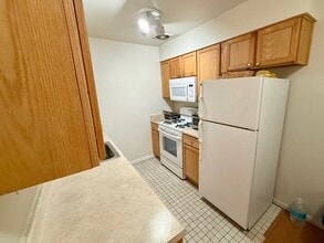 202 12th St, Unit 8 in Palisades Park, NJ - Foto de edificio - Building Photo