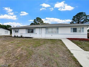 121 Gordon Ave S in Lehigh Acres, FL - Building Photo - Building Photo