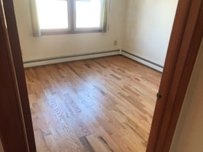 2048 E Main St in Bridgeport, CT - Building Photo - Building Photo