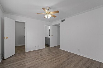 11002 Hammerly Blvd, Unit 61 in Houston, TX - Foto de edificio - Building Photo