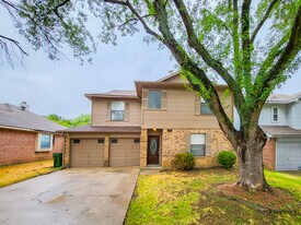 823 Wyndham Pl in Arlington, TX - Building Photo