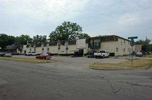 Villa Garrett Apartments in Dallas, TX - Foto de edificio - Building Photo