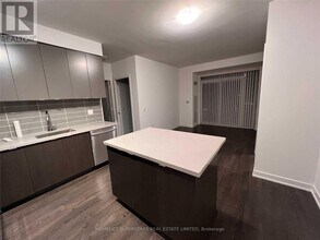 4699-4699 Glen Erin Dr in Mississauga, ON - Building Photo - Building Photo