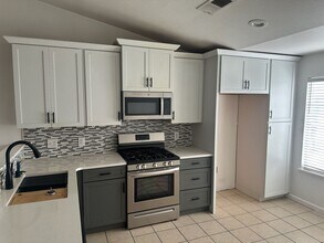 4212 E Howard Ct in Visalia, CA - Building Photo - Building Photo