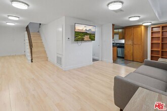 10982 Roebling Ave in Los Angeles, CA - Building Photo - Building Photo