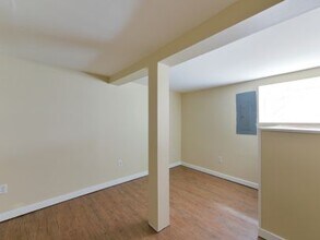 1833 Triumph St in Vancouver, BC - Building Photo - Building Photo