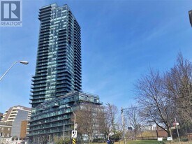 825 Church St in Toronto, ON - Building Photo