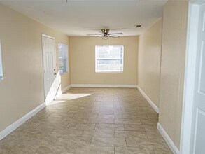 2500 Carver Ave in Orlando, FL - Building Photo - Building Photo