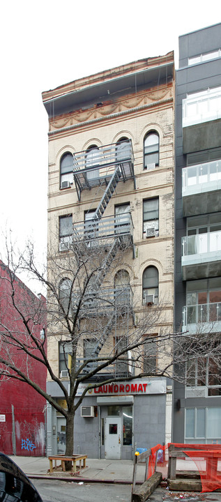 331 E 109th St in New York, NY - Building Photo