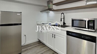 630 N Skyline Dr in Tacoma, WA - Building Photo - Building Photo