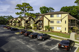 Garrett's Run Condominiums in Melbourne, FL - Building Photo - Building Photo