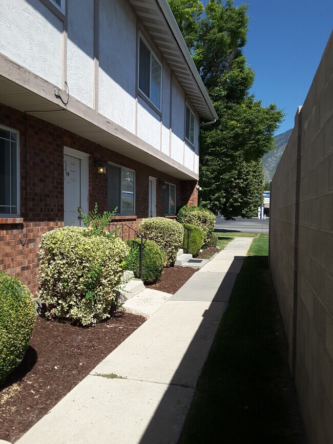 property at 556 W 800 N St