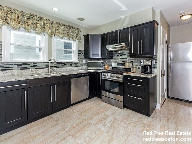 33 Pershing Rd, Unit 2