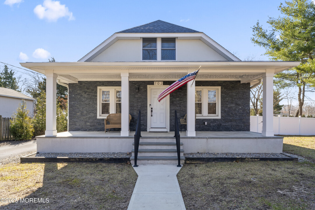 702 W Park Ave in Ocean Township, NJ - Foto de edificio