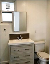 6220 Holly Mont Dr in Los Angeles, CA - Building Photo - Building Photo