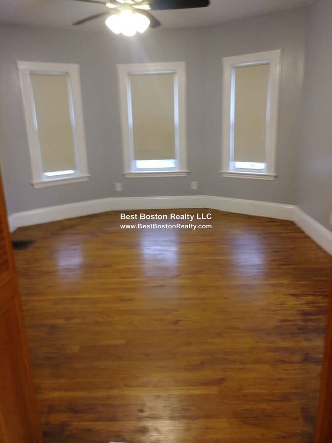 72 Clinton St, Unit 2 in Everett, MA - Foto de edificio - Building Photo