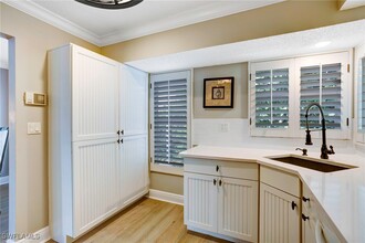 749 105th Ave N in Naples, FL - Foto de edificio - Building Photo