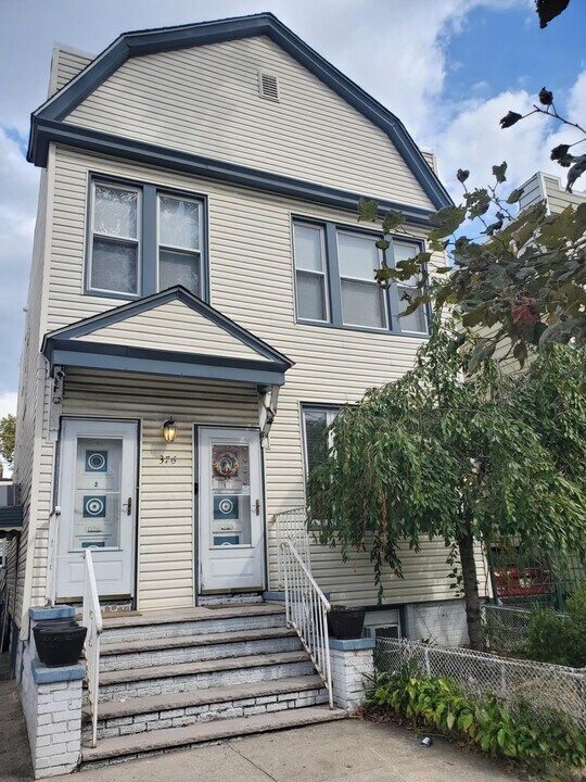 376 Van Nostrand Ave in Jersey City, NJ - Building Photo